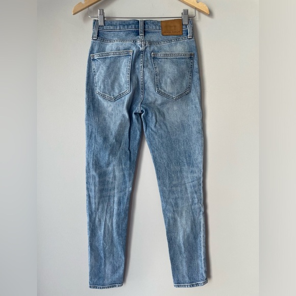 Aritzia Denim Forum Yoko High Rise Slim Denim Jeans Size 24 Light Wash - Picture 7 of 9